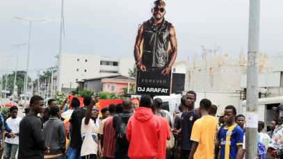 an-5-du-deces-de-dj-arafat-un-rassemblement-des-fans-a-abidjan-en-hommage-a_q9rttua3s49